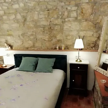 Iris Nel Borgo Apartment