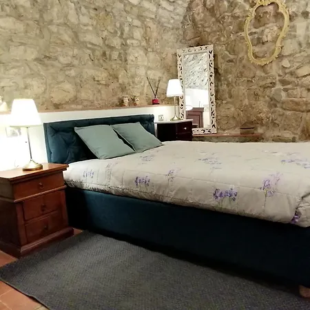 Iris Nel Borgo Apartment *